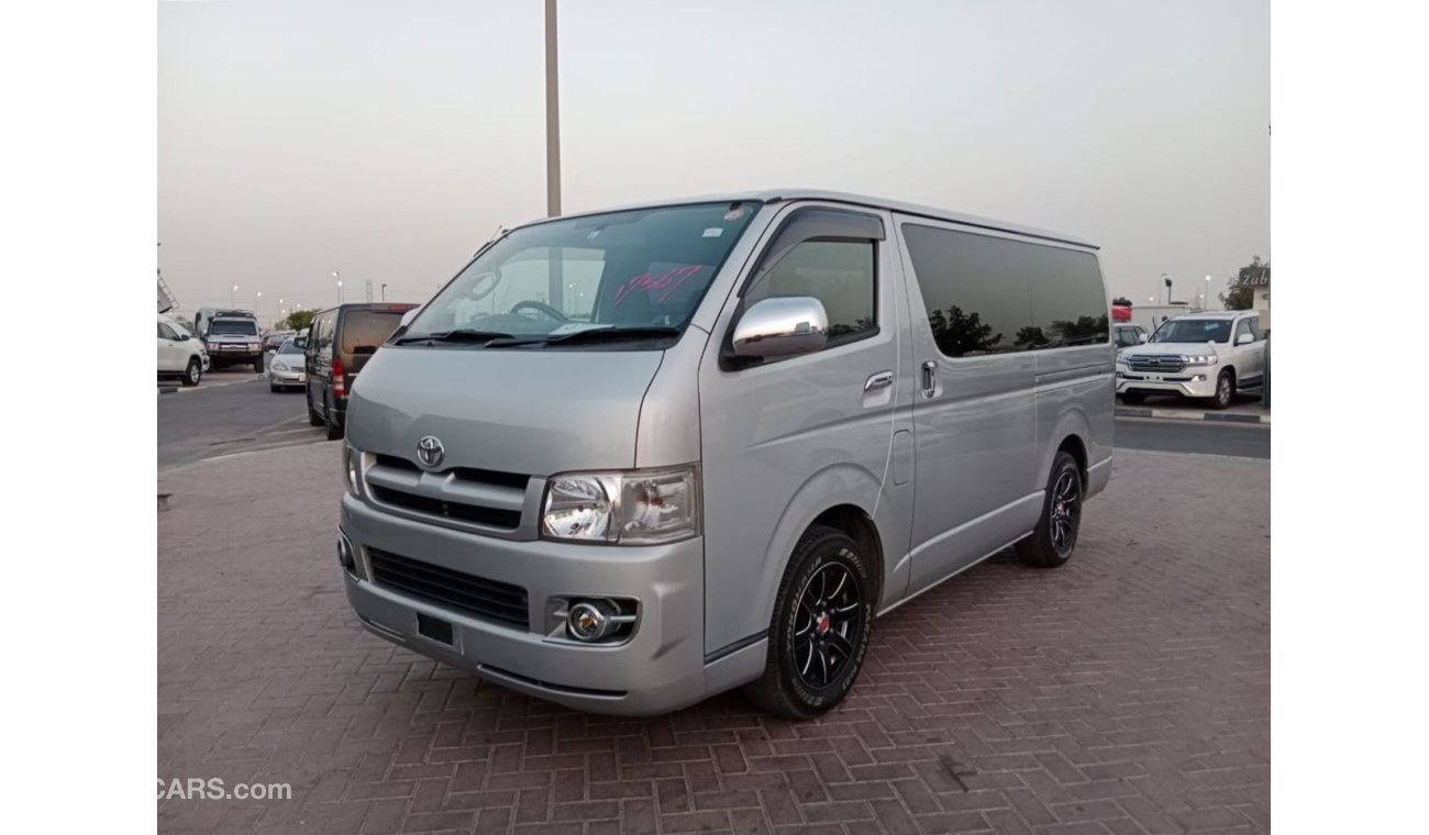 تويوتا هاياس TOYOTA HIACE VAN RIGHT HAND DRIVE (PM1417)