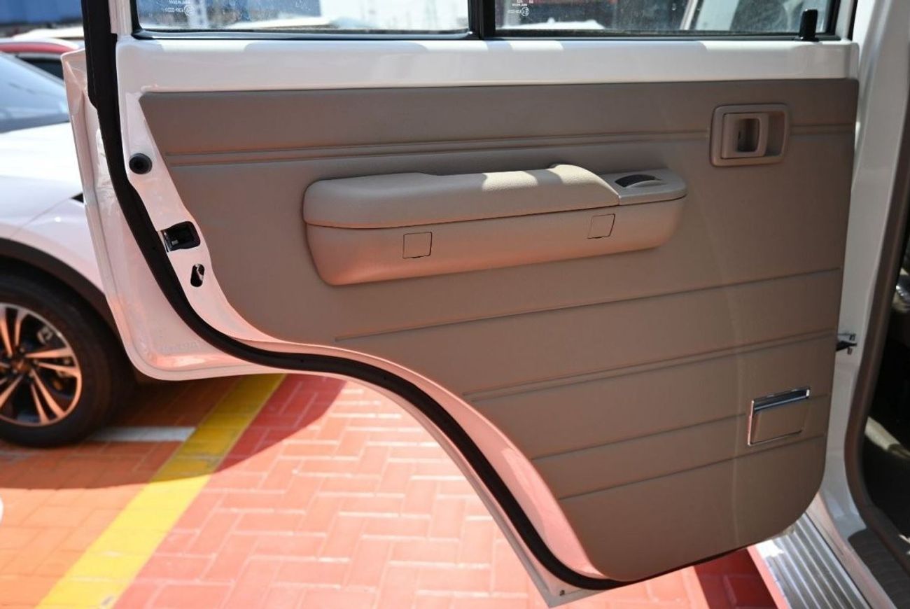 تويوتا لاند كروزر بيك آب تويوتا لاندكروزر (سلسلة 70) 4.5 لتر ديزل، بيك اب، دفع رباعي، 4 ابواب، ناقل حركة يدوي، قفل اطار، كابي