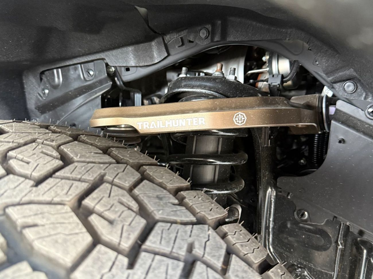 تويوتا Runner4 TRAILHUNTER 2.4 IFORCE-MAX HYBRID