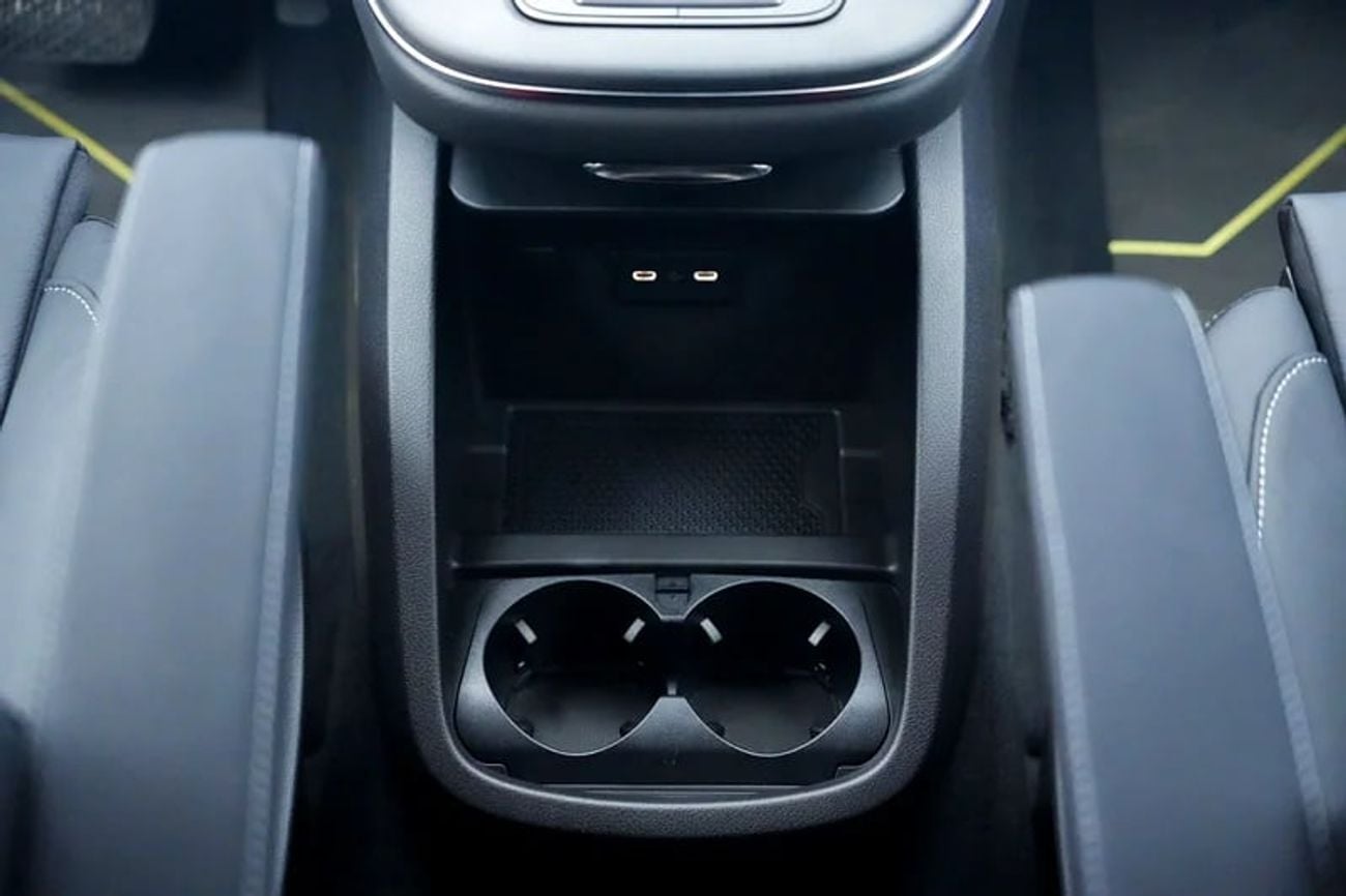 Mercedes-Benz V 300 V300 AVANTGARDE | GCC 0km | Agency Warranty | 360 View | 64 colors Ambeint Lights