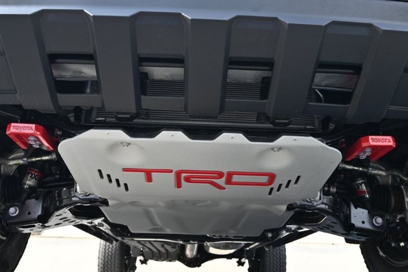 Toyota Tacoma HYBRID 2.4L A/T GRAY/RED