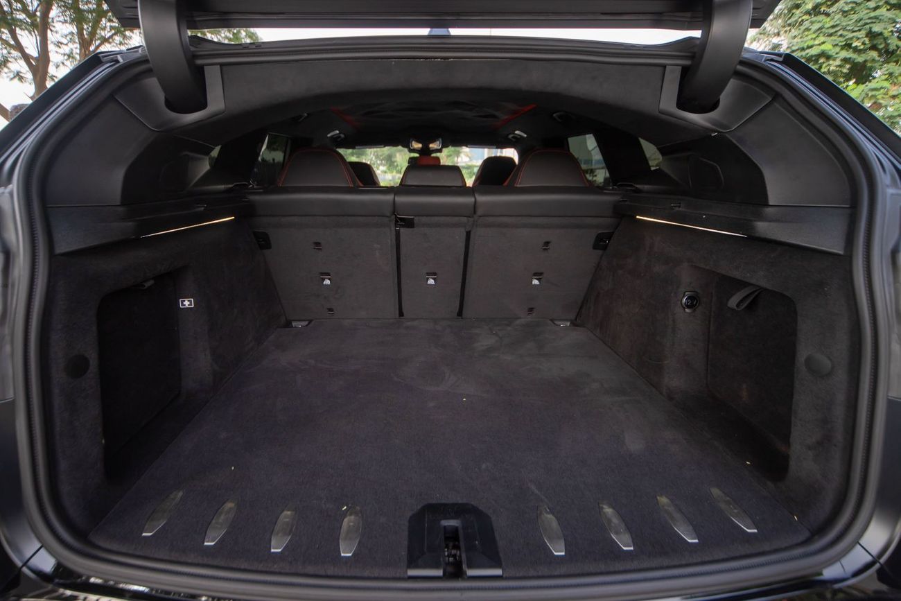 BMW XM 2024 BMW XM – Pure Power. Bold Design.    2024 | 10,000 K 4.4L Twin-Turbo V8 + Electric – 653 HP | 0