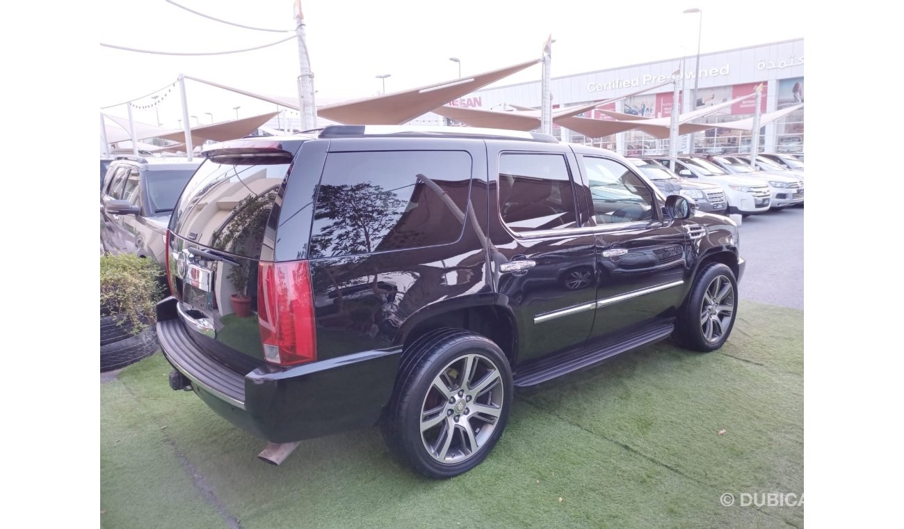 Cadillac Escalade 2007 model import number one leather hatch Forel cruise control screen control in excellent conditio