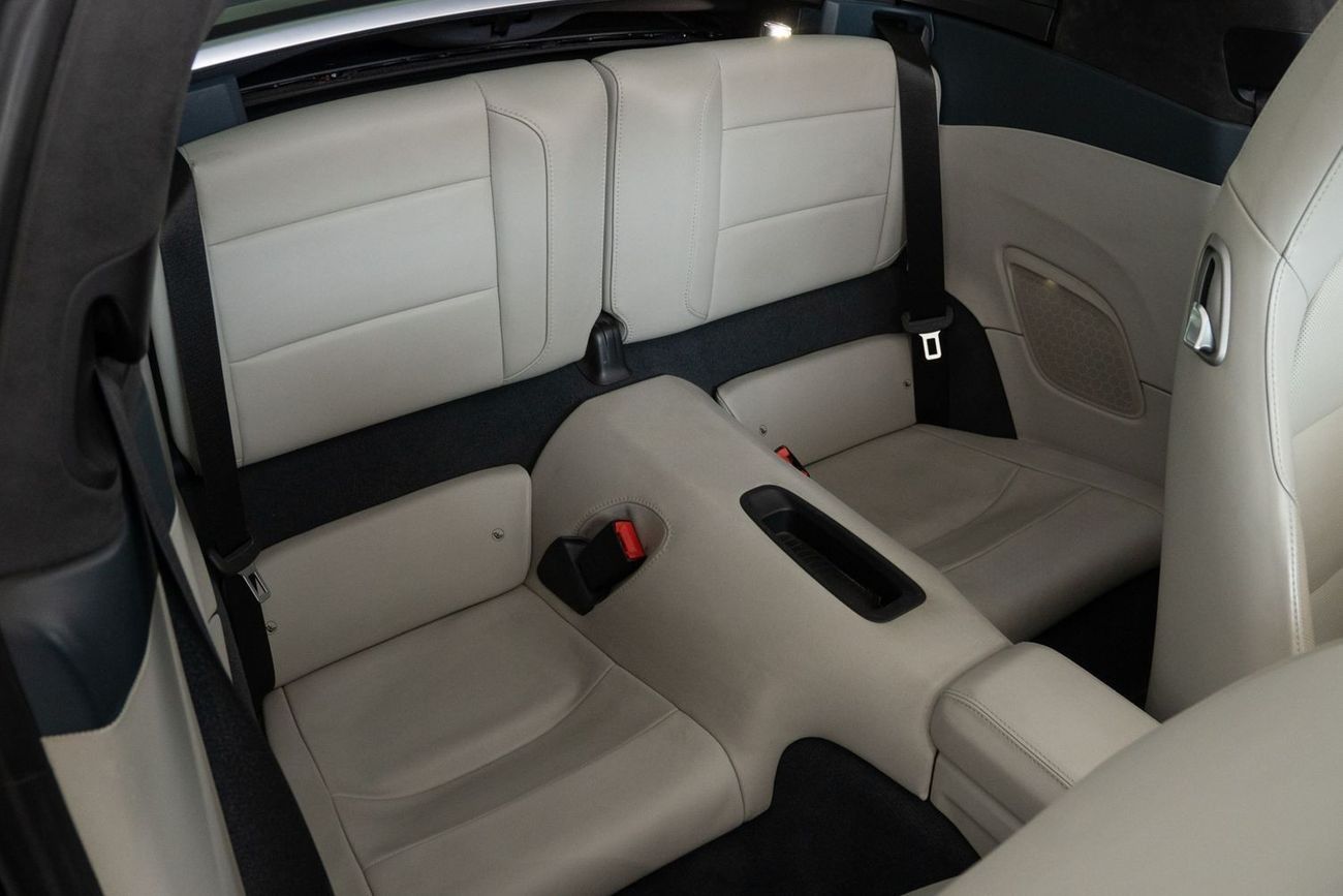 Porsche 911 Targa 4 3.4L Targa 4 3.0L