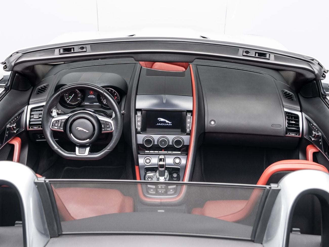 Jaguar F-TYPE R- DYNAMIC BUY NOW, PAY 2027 | THE BLACKLINE STANDARD | 12 Months Blackline Warranty, GCC, Low KMs