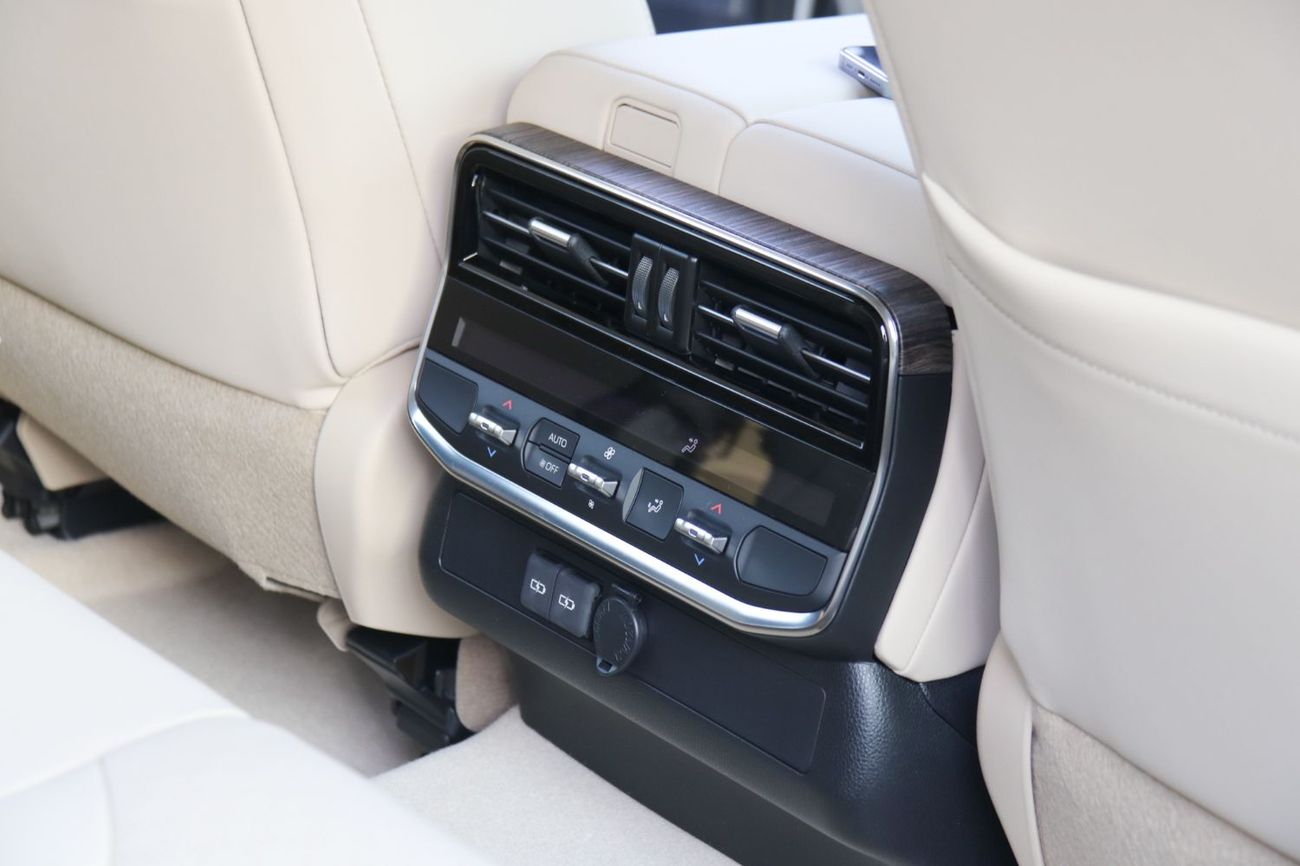 Toyota Land Cruiser Toyota Land Cruiser VX 4.0L | RADAR | WITH ACCESSORIES