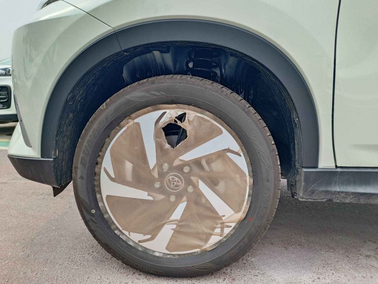 تويوتا راش G / 1.5L 4CY Petrol / 17" Rims / Push Start / Rear A/C / CODE#RU15B