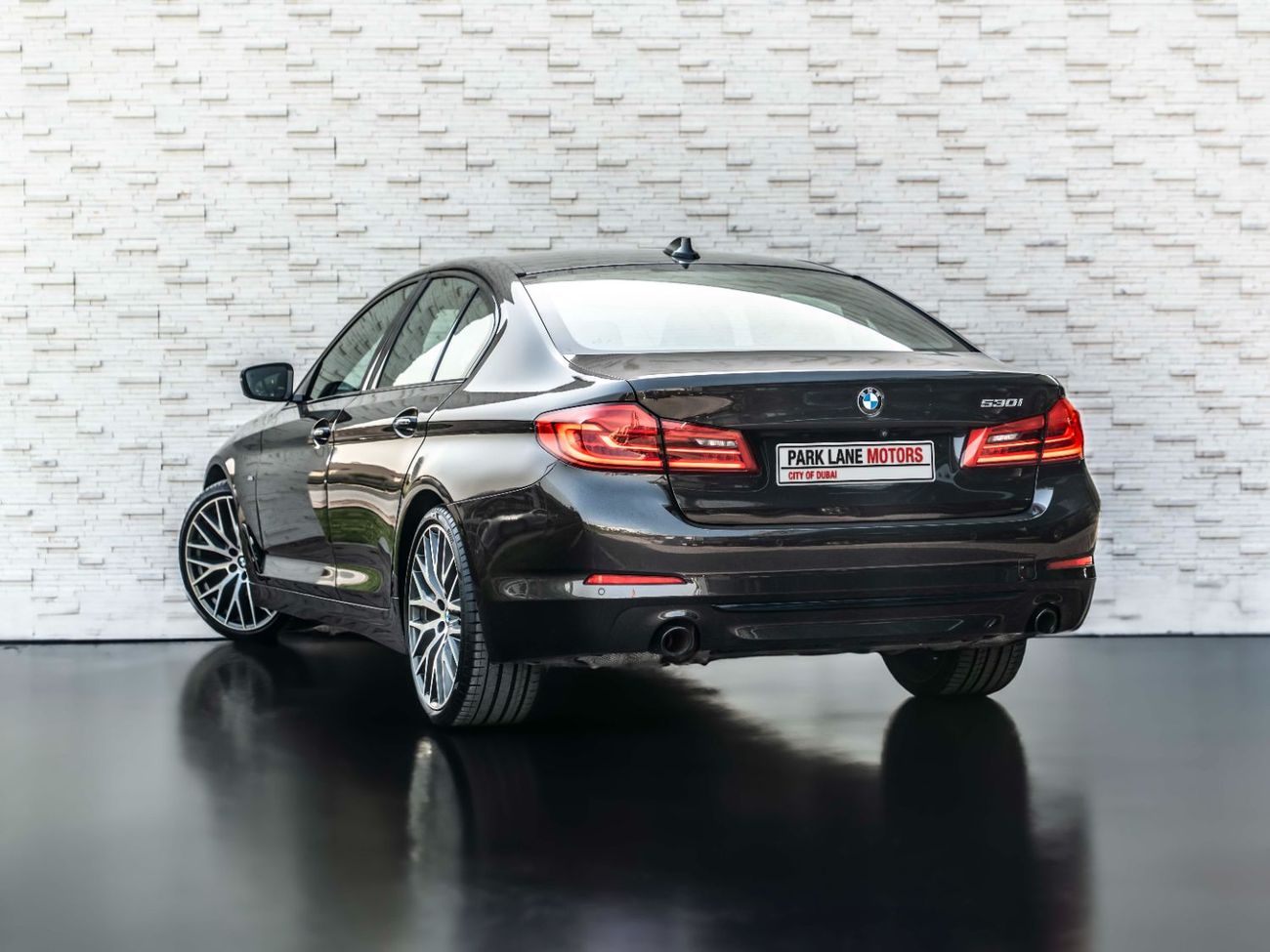 بي أم دبليو 530i Exclusive Luxury 2.0L