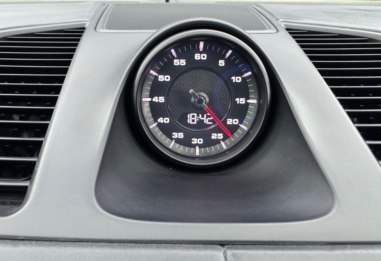 Porsche Cayenne S 2.9L (440 HP) 2019 Porsche Cayenne, 2027 Warranty, Full Service History, Sport Chrono Package, GCC