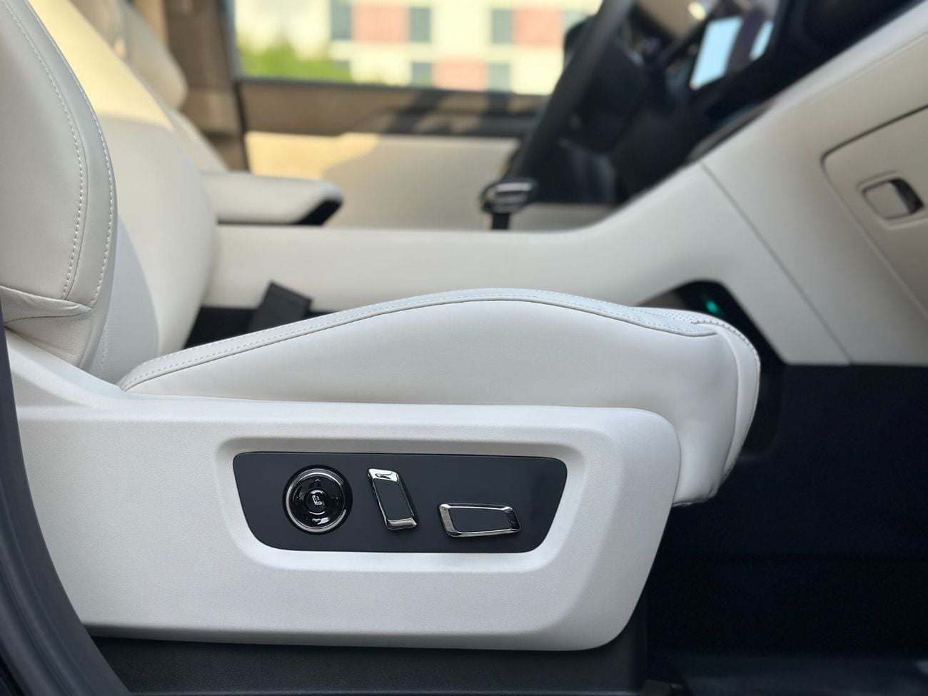 ROX 01 PRESTIGE | 6 Seats VIP | Brand New | AED 3,500 monthly