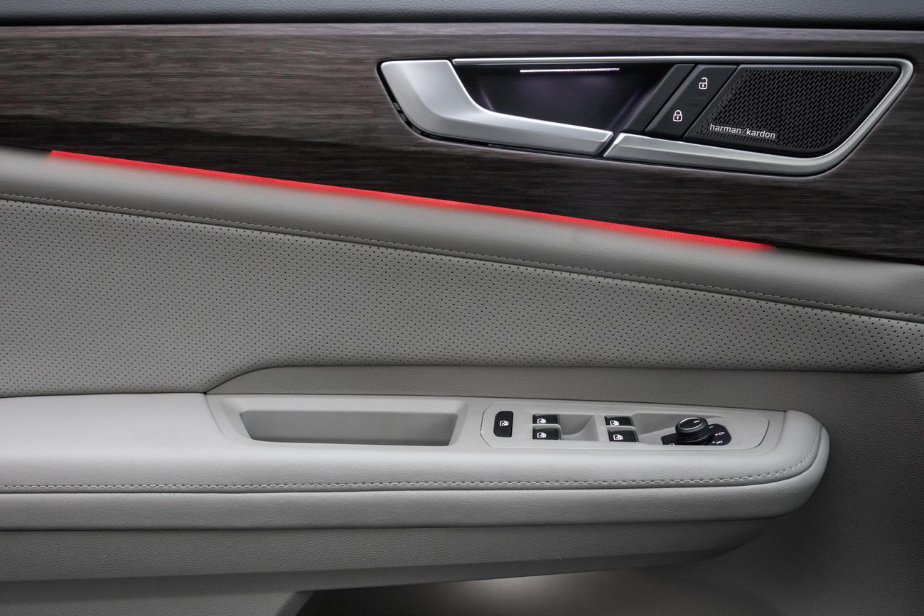 فولكس واجن تيرامونت Teramont R-Line | 3,388 P.M | 0% Downpayment | VW Warranty til Dec 2027!