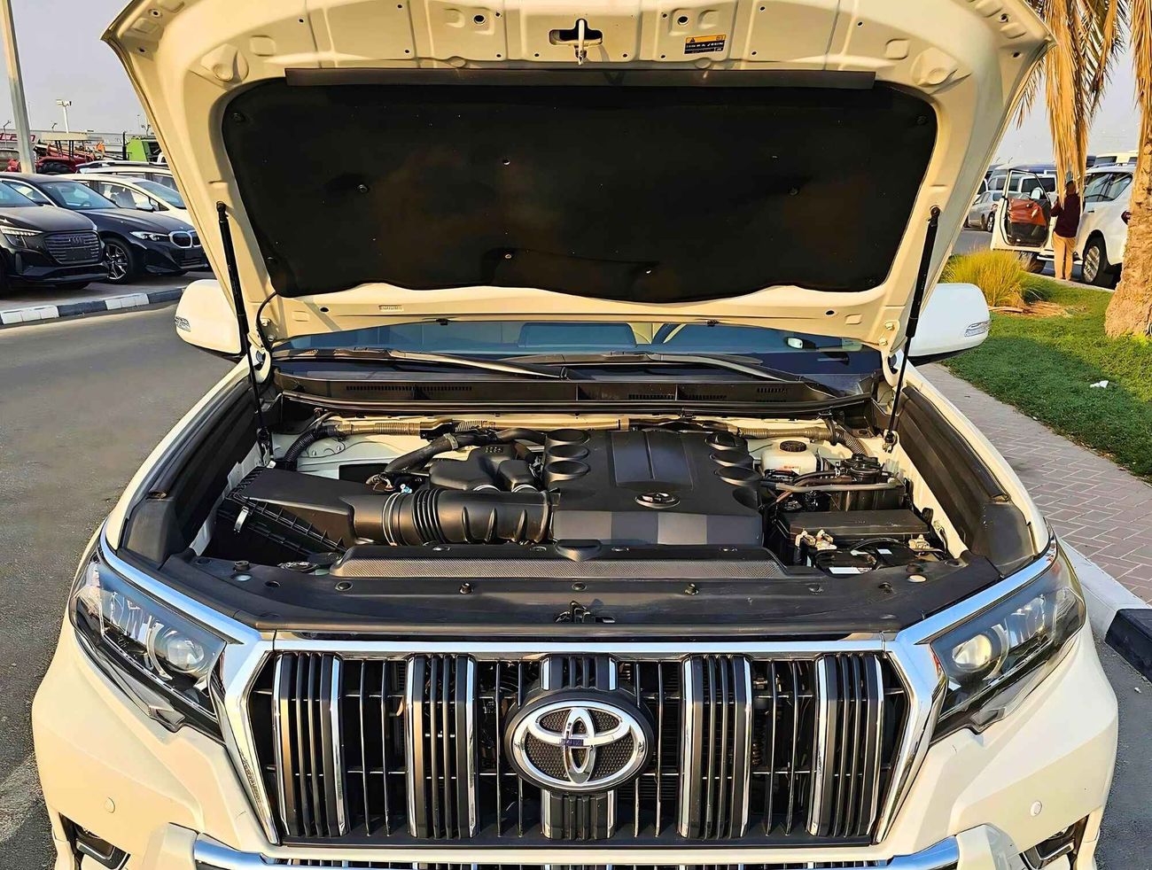 Toyota Prado GXR V6 / SUNROOF / ELECTRIC LEATHER SEATS / BACK TYRE / LOW MILEAGE / ONLY FOR EXPORT / LOT#205198