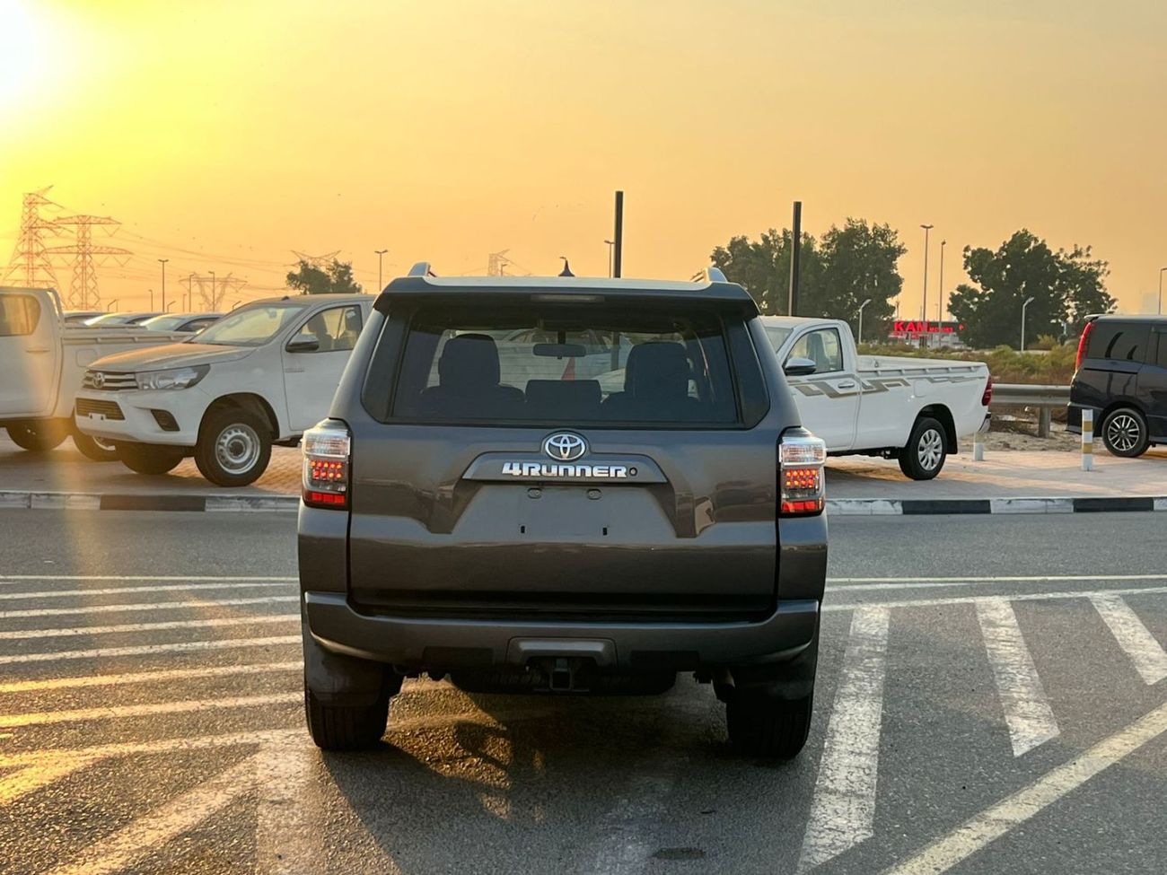تويوتا Runner4 2015 Toyota 4Runner SR5 Premium - 4.0L V6 - Full Display Rear CAM  - Leather Seat - 72000 Mileage  -
