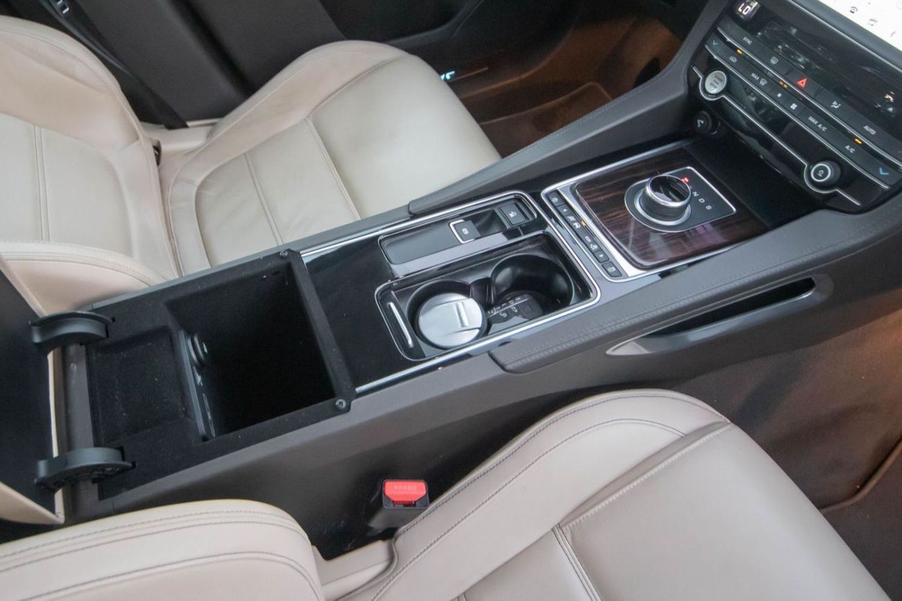Jaguar F-PACE Prestige 2.0L | Under Warranty