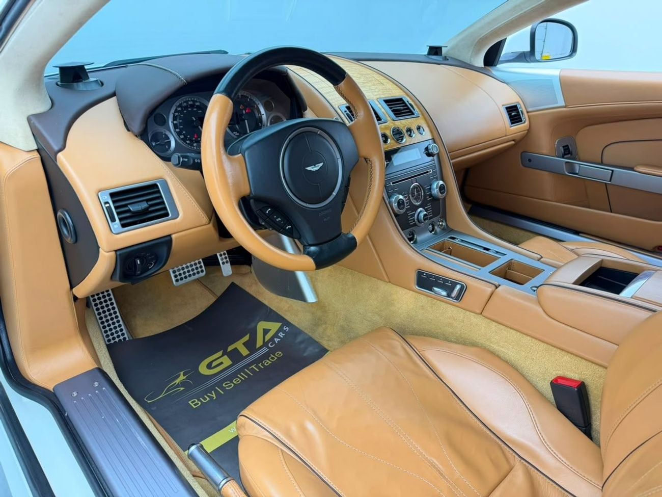 Aston Martin DB9 STANDARD