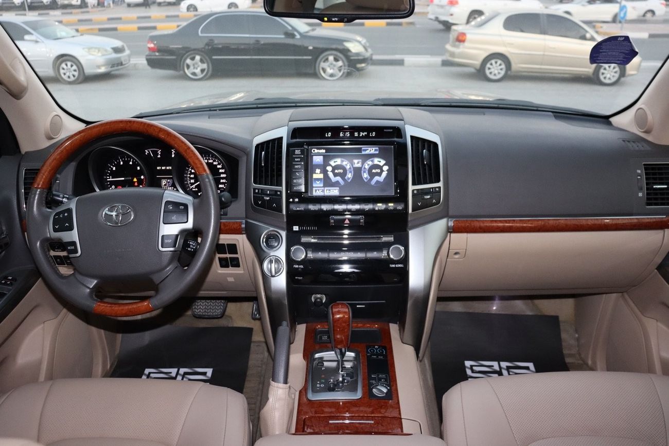 تويوتا لاند كروزر VXR