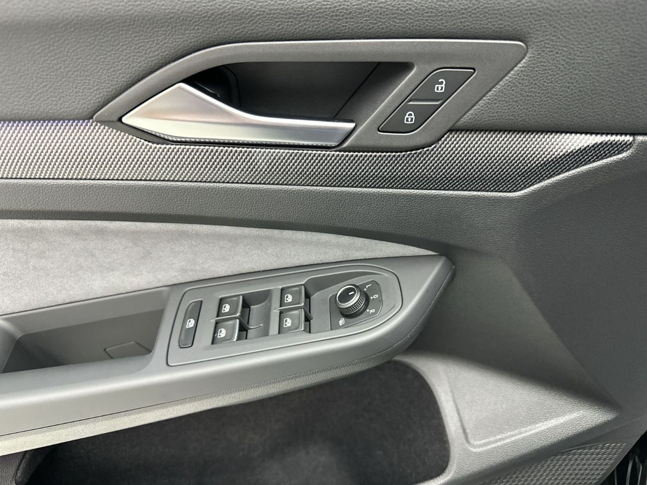 Volkswagen Golf R Base 2.0T