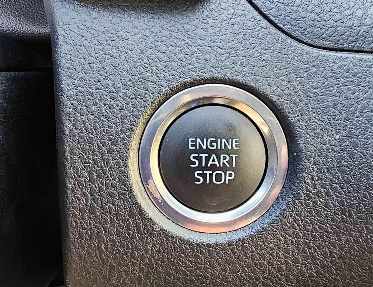 تويوتا كامري LE / 2.5L V4 PETROL / PUSH START / DVD CAMERA / SUNROOF (CODE # CPTLE)