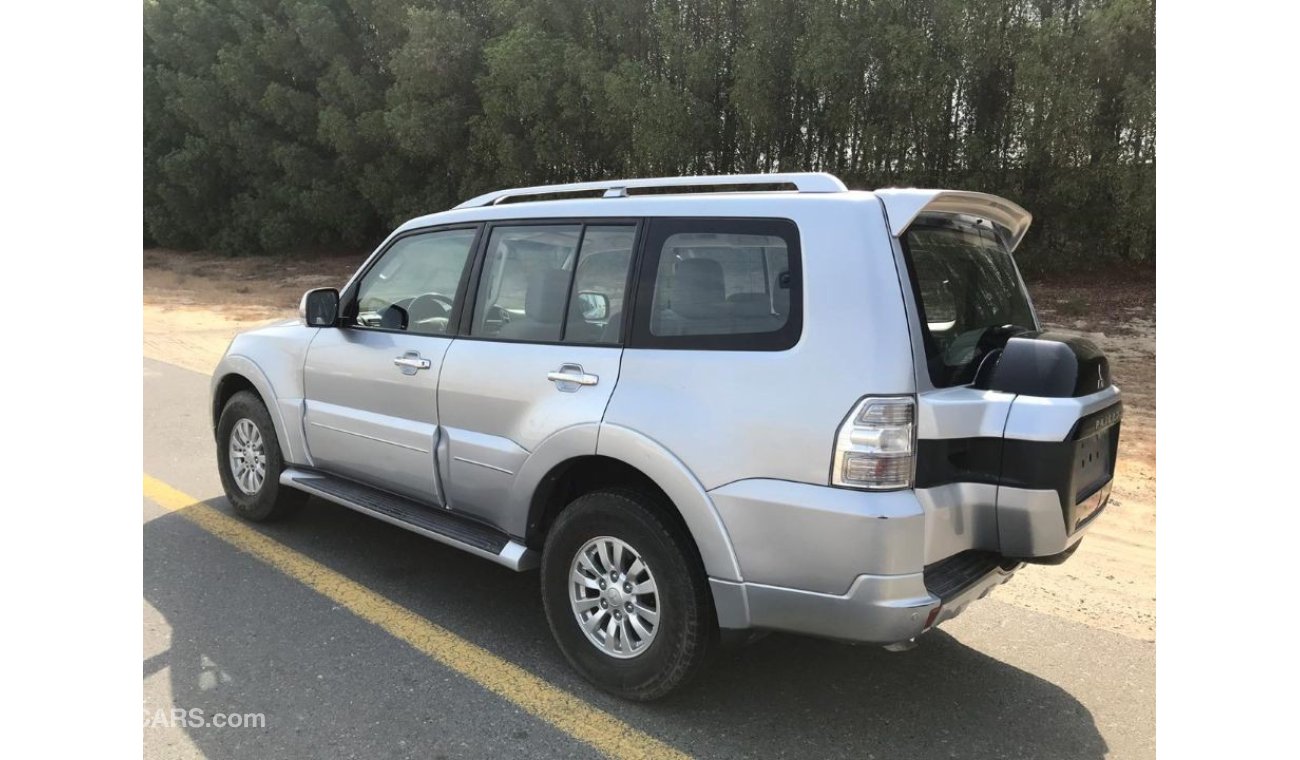 Mitsubishi Pajero Mitsubishi Pajero 2015 gcc very celen car