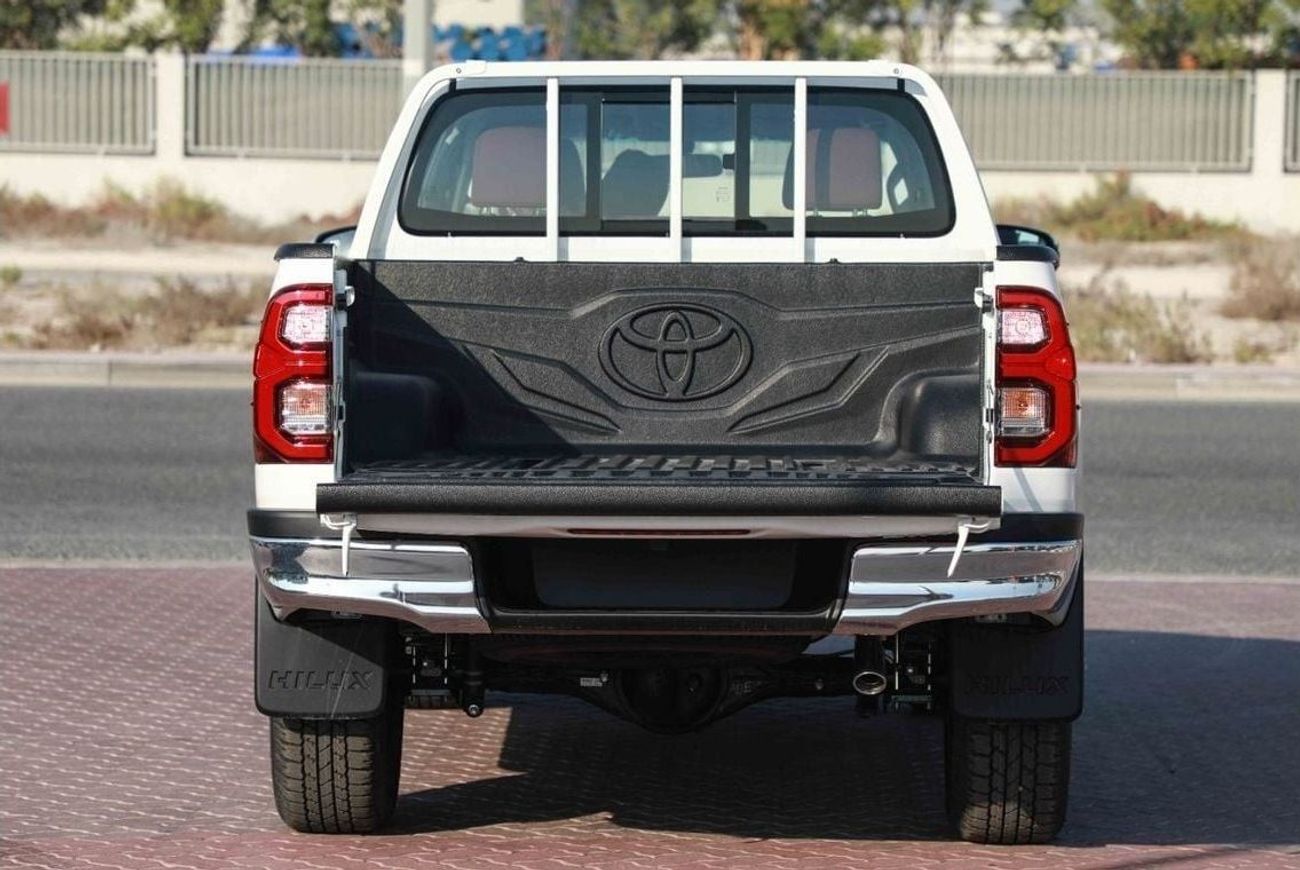 تويوتا هيلوكس 2025 TOYOTA HILUX 2.7 SR5 - SUPER WHITE inside RED | Export Only