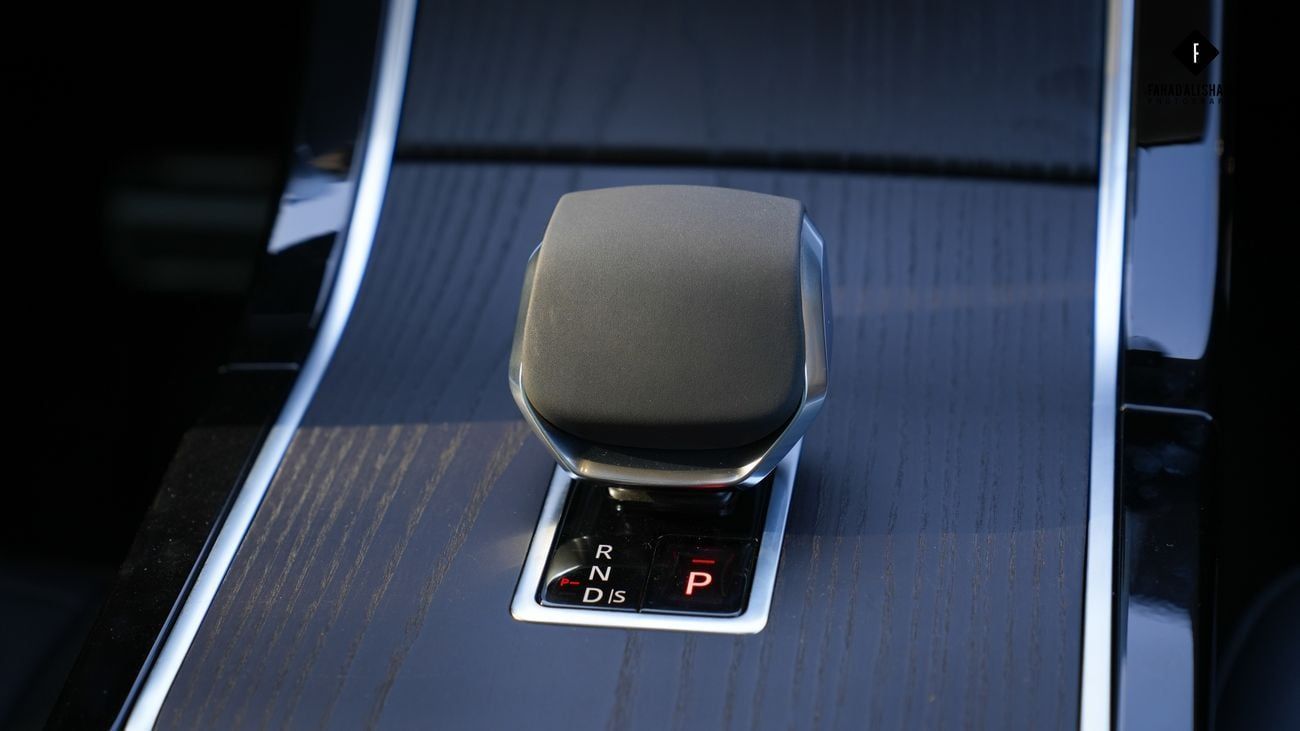 لاند روفر رانج روفر إيفوك SE P250 DYNAMIC 2025!! BLACK EDITION!! FIVE YEARS WARRANTY!! THREE YEARS SERVICE CONTRACT