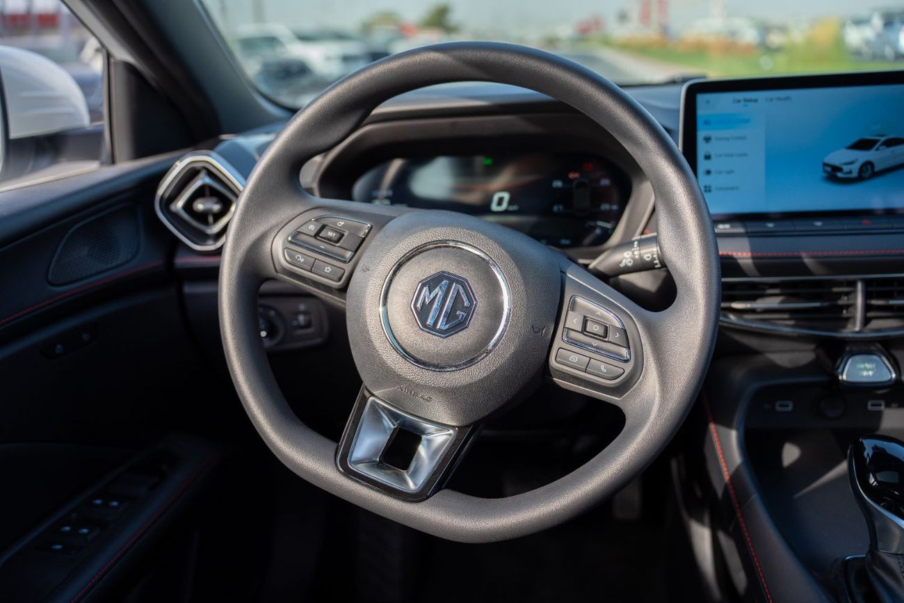 أم جي 5 MG5 2025 1.5L Petrol