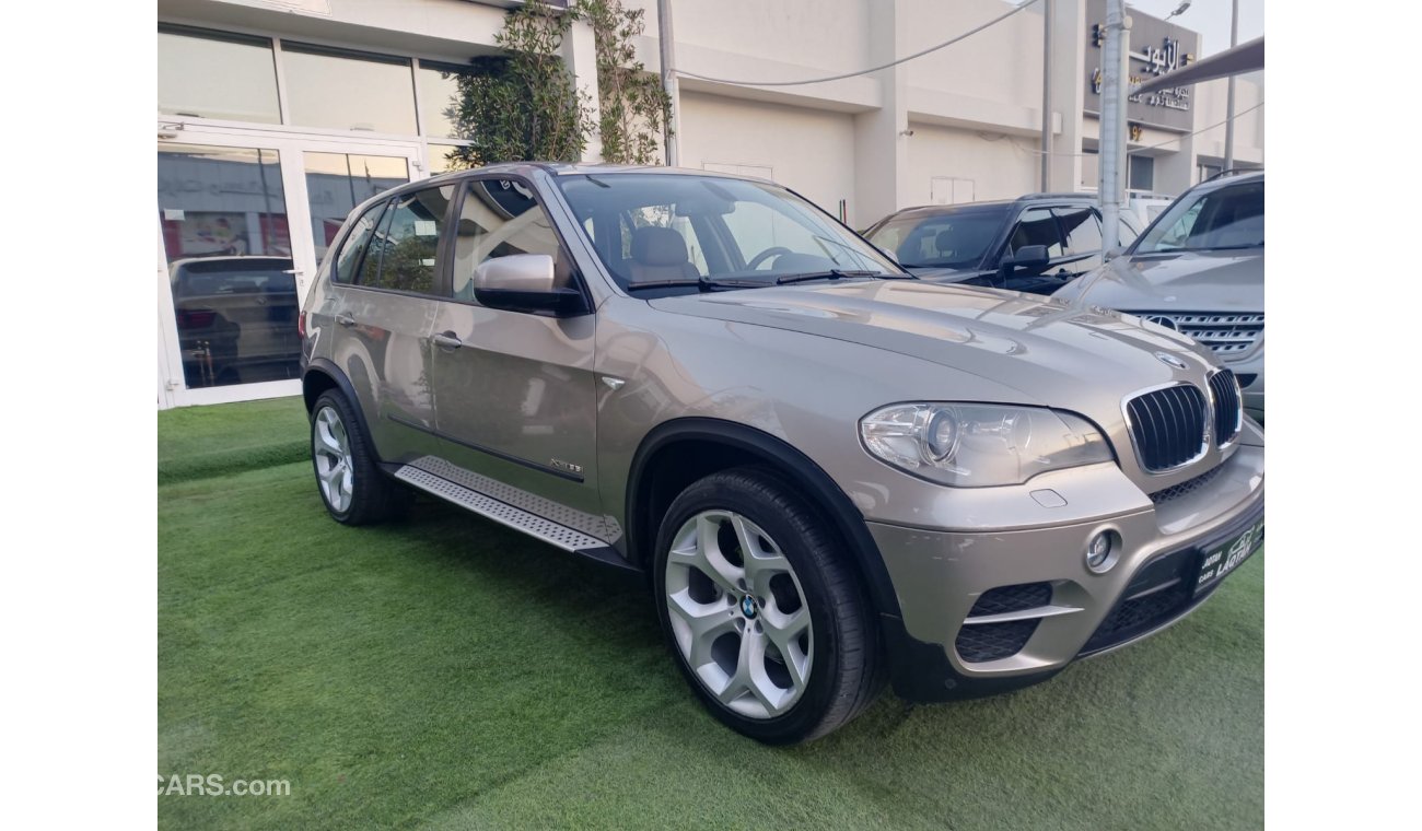 BMW X5 Gulf model 2011, leather panorama, cruise control, sensors, wheels, in excellent condition, you do n