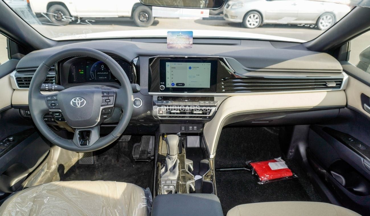 Toyota Camry LE HEV Hybrid 2.5 L