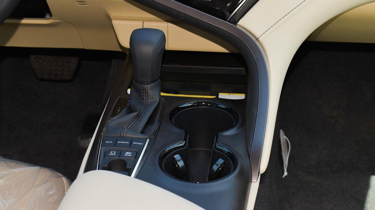 Toyota Camry LE | 2.5L | Hybrid | 2022 | For Export Only