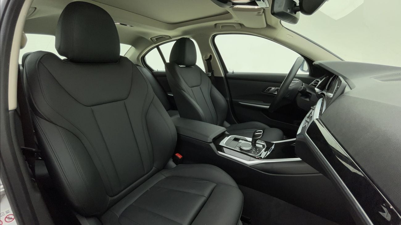 BMW 320i EXCLUSIVE 2 | Zero Down Payment | Home Test Drive