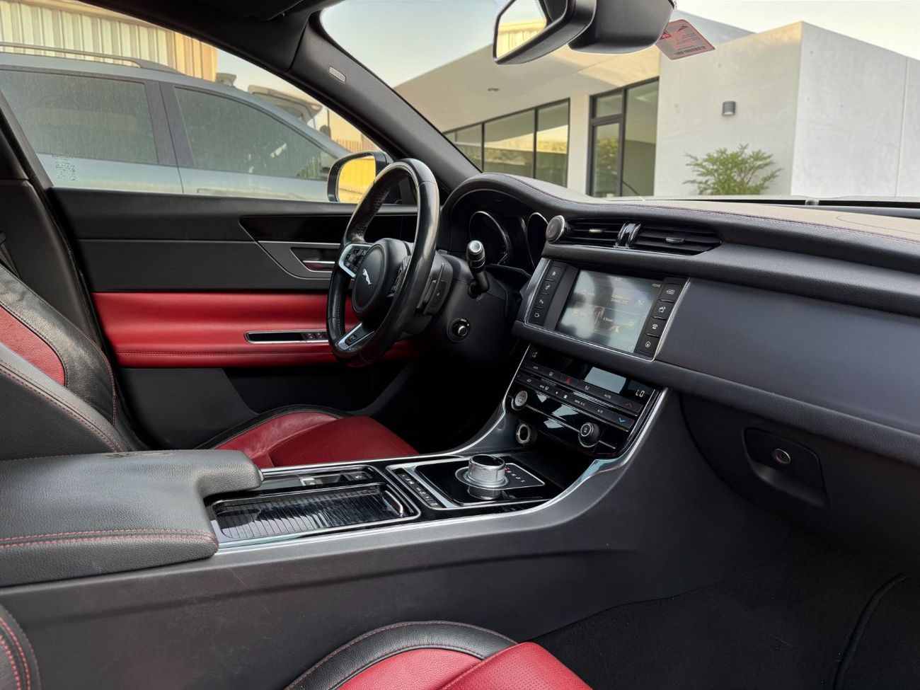 Jaguar XF R-Sport 2.0L Sedan JAGUAR XF R-SPORT | 2016 | GCC SPECS | 2.0L TURBO | AED 35,000