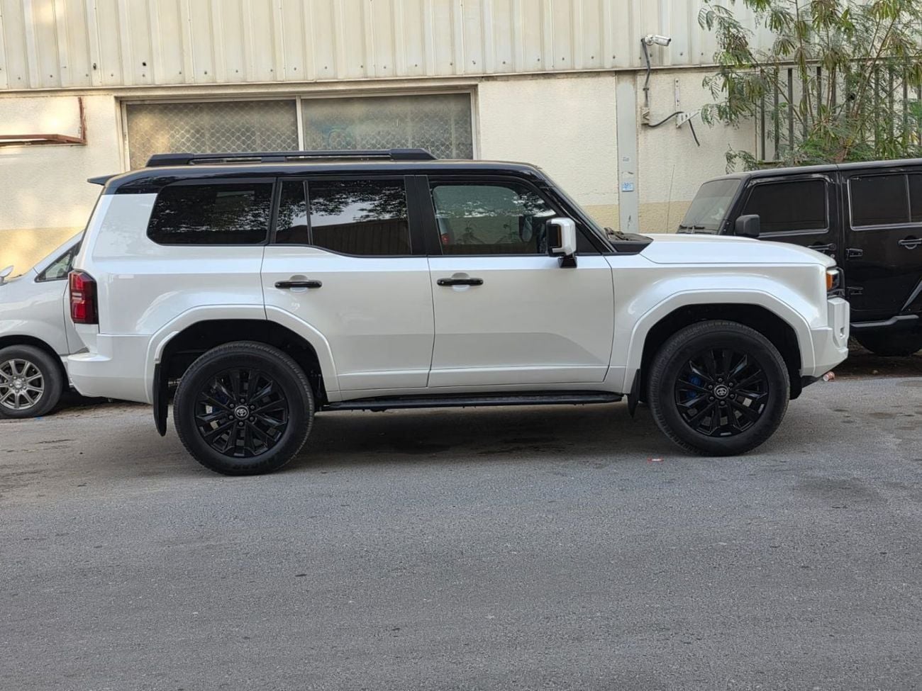 Toyota Prado KAKADU TOYOTA PRADO 2025 WHITE 4WD AT DIESEL = RIGHT HAND