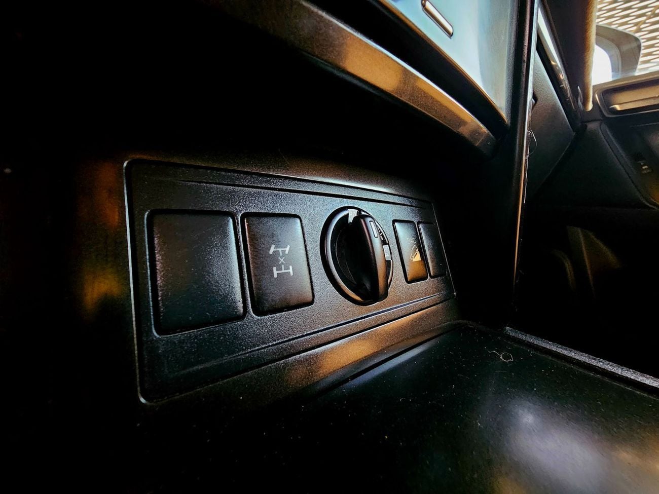 Toyota Prado TXL/ LEATHER SEATS/ DVD/ EXCELLENT CONDITION