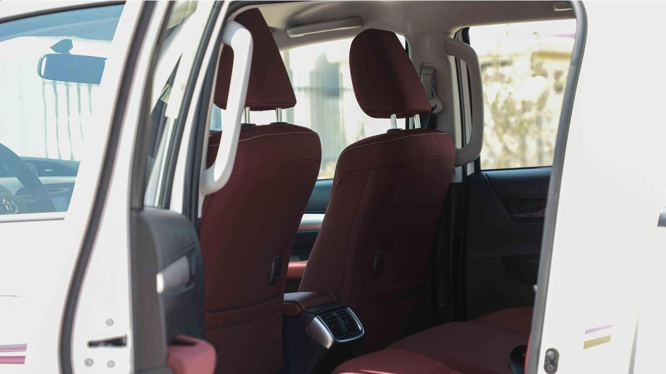 تويوتا هيلوكس 2.7L VVT‑i inline‑4 petrol (2TR‑FE), 4 door. 5 seats