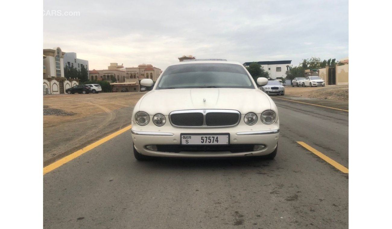 جاغوار XJ موديل 2007 خليجي 8 سلندر ماشية 193000 km