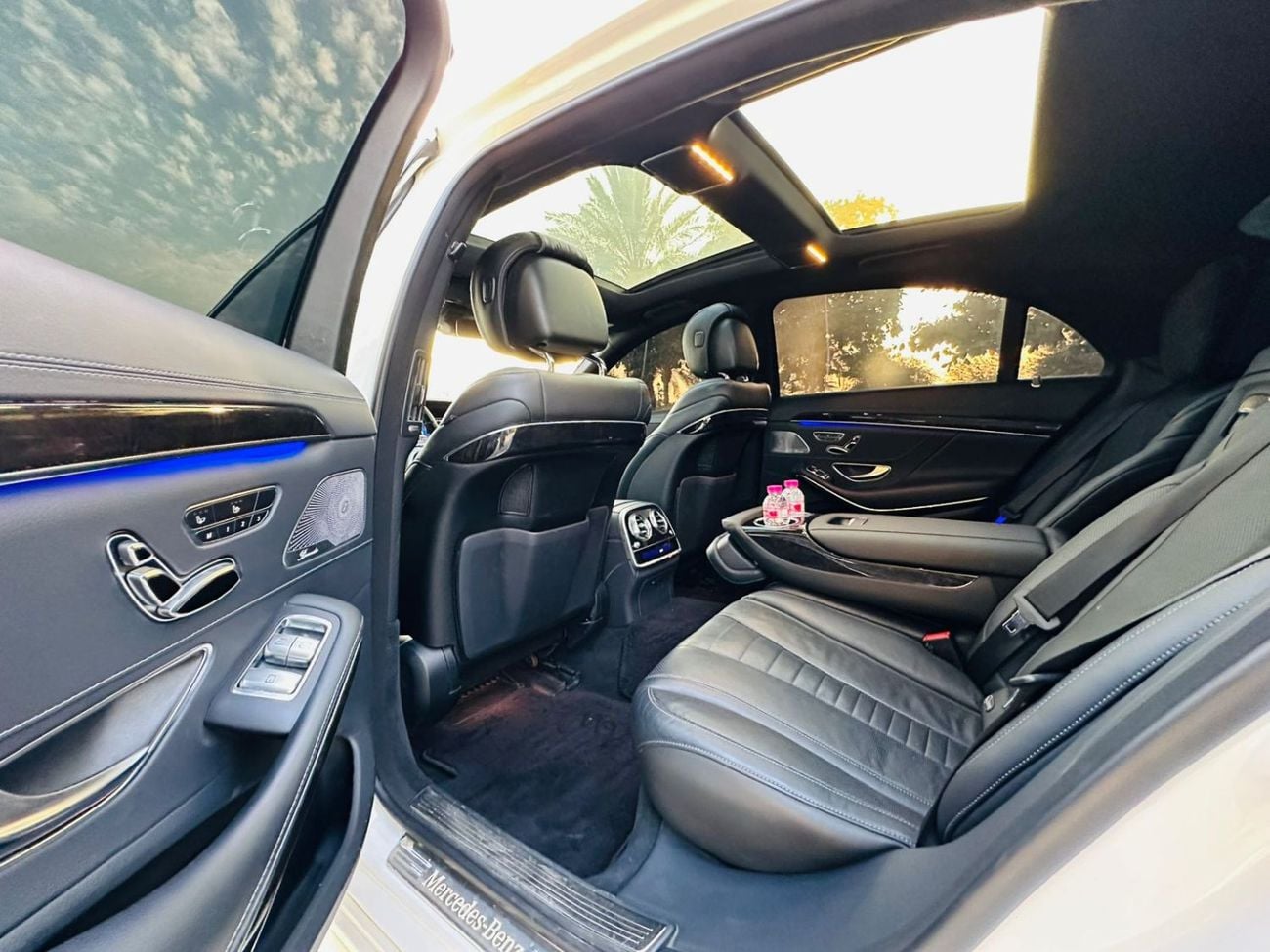 مرسيدس بنز S 560 Std 4.0L (463 HP)