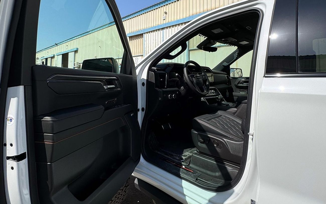 جي أم سي سييرا 6.2 V8 1500 AT4 harley davidson in LEFT HAND DRIVE