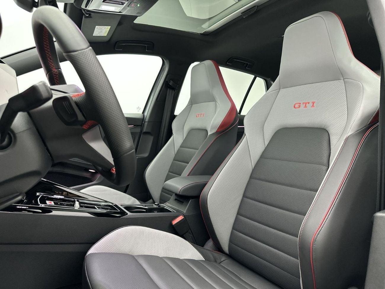 Volkswagen Golf SEL 2.0T GTI Leather Seats (Ref#35061) / 21,100 AED SAVINGS from New Car
