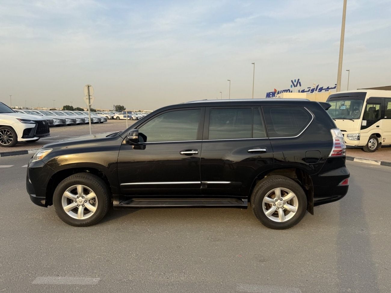 Lexus GX460 PLATINUM 2017 Prestige 4.6L FULL OPTION GCC