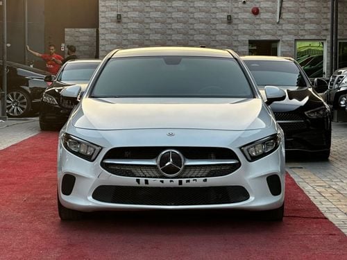Mercedes-Benz A 220 2.0L 4-cylinder turbo (188 hp)