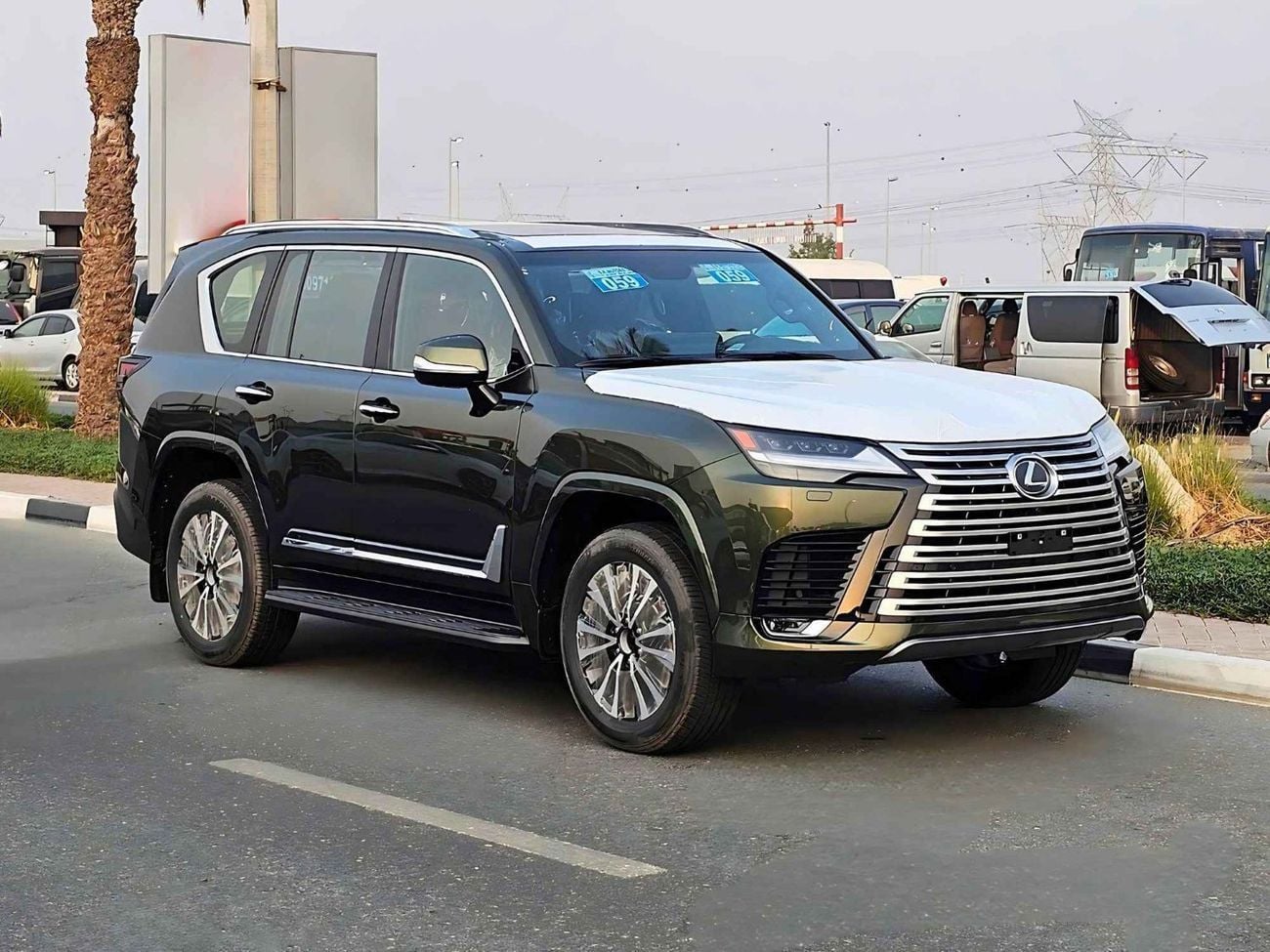 Lexus LX600 URBAN / 3.5L V6 / HEADUP DISPLAY / PWR SEATS / DVD+KICK SENSORS / 360*CAMERA (CODE # LX6U)