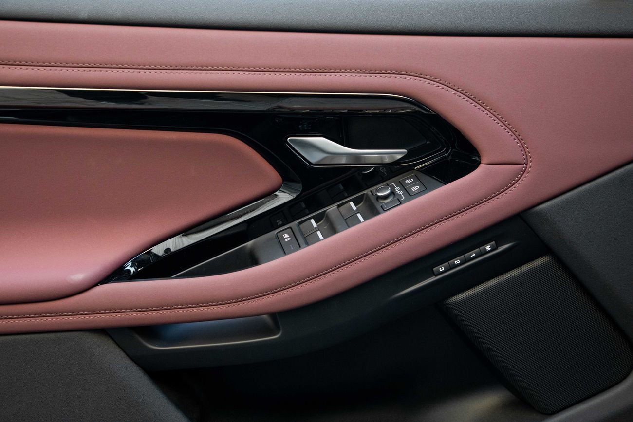 لاند روفر رانج روفر إيفوك Range Rover | 3,721 P.M | 0% Downpayment | EVOQUE SE P250 R DYNAMIC!