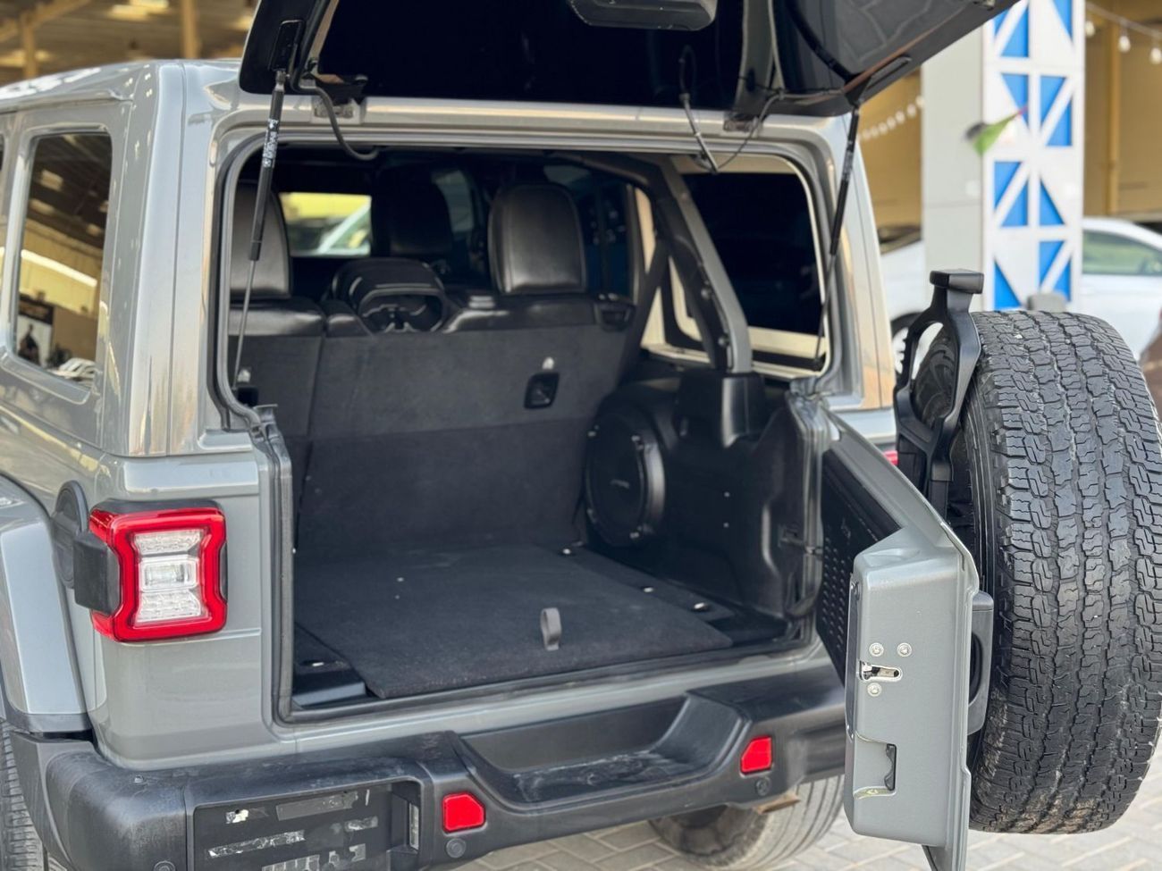 Jeep Wrangler Unlimited Sahara 3.6L SAHARA / V6 3.6L / GCC / AGENCY CHECKS/ KEYLESS ENTRY / REMOTE START / BLIND S