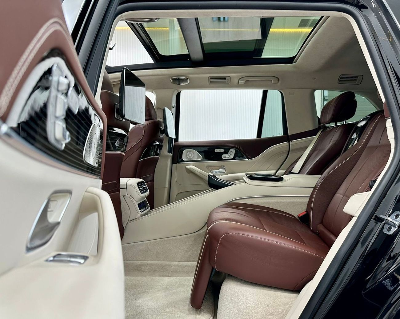 Mercedes-Benz GLS 600 2023 Mercedes Maybach GLS 600 EQ(Full Option), March 2025 Warranty