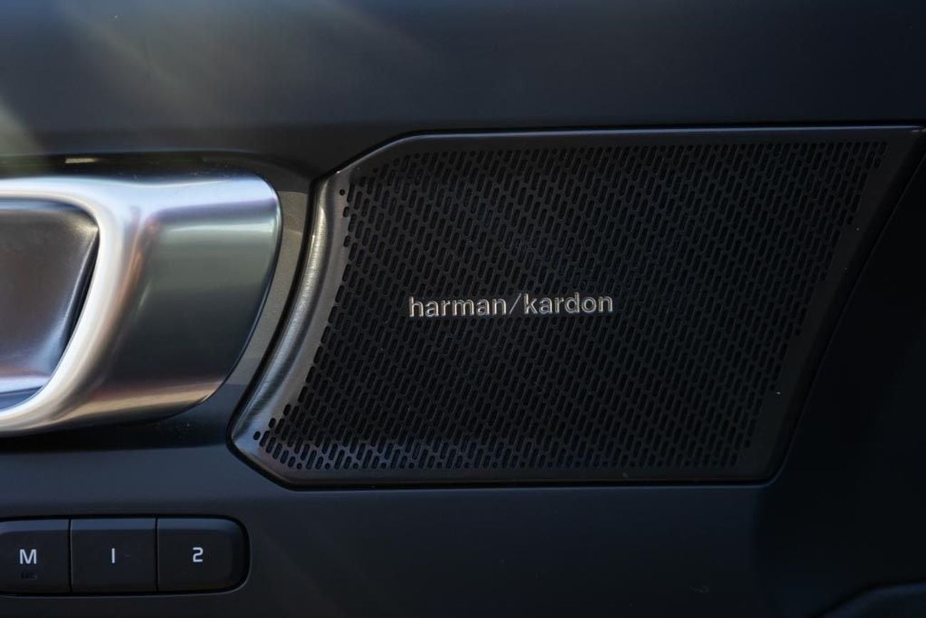 فولفو XC 40 Volvo XC40 B4 Ultimate Dark 2023 GCC under Agency Warranty with Flexible Down-Payment.