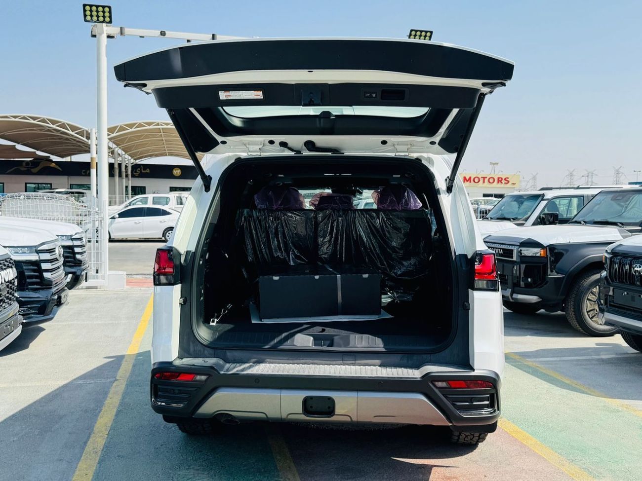 لكزس LX 600 LX600 SIGNATURE 3.5L PTR GCC A/T F/O WHITE 2025