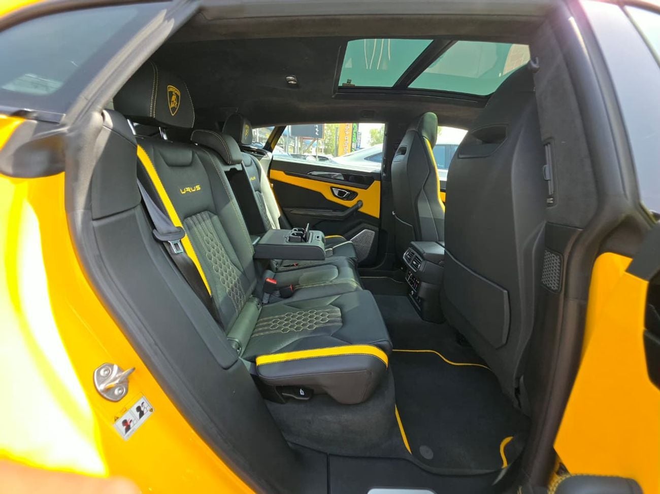 Lamborghini Urus S 4.0T V8 S Canadian Specs Original paint 2023