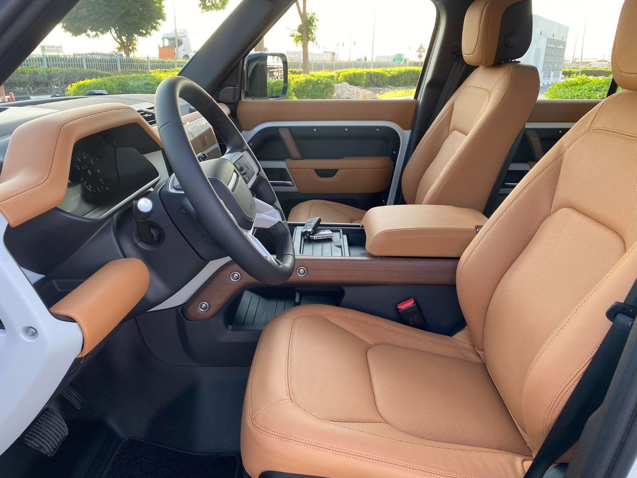 Land Rover Defender GCC SPEC UNDER WARRANTY AND SERVICE CONTRACT