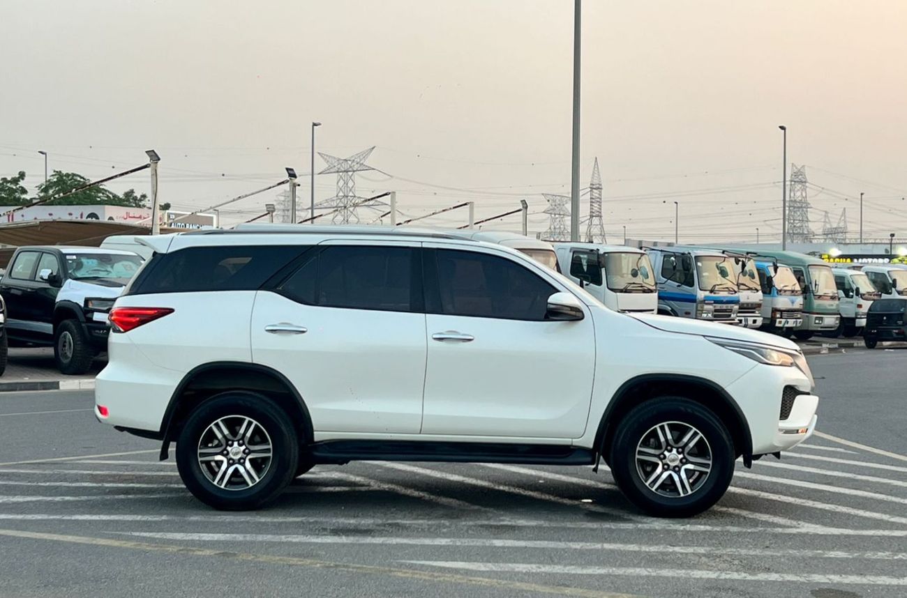 تويوتا فورتونر 2022  Toyota Fortuner EXR 2.7L (160 HP)V4 -AWD 4x4 - GCC Rear Sensor - Cruise Control