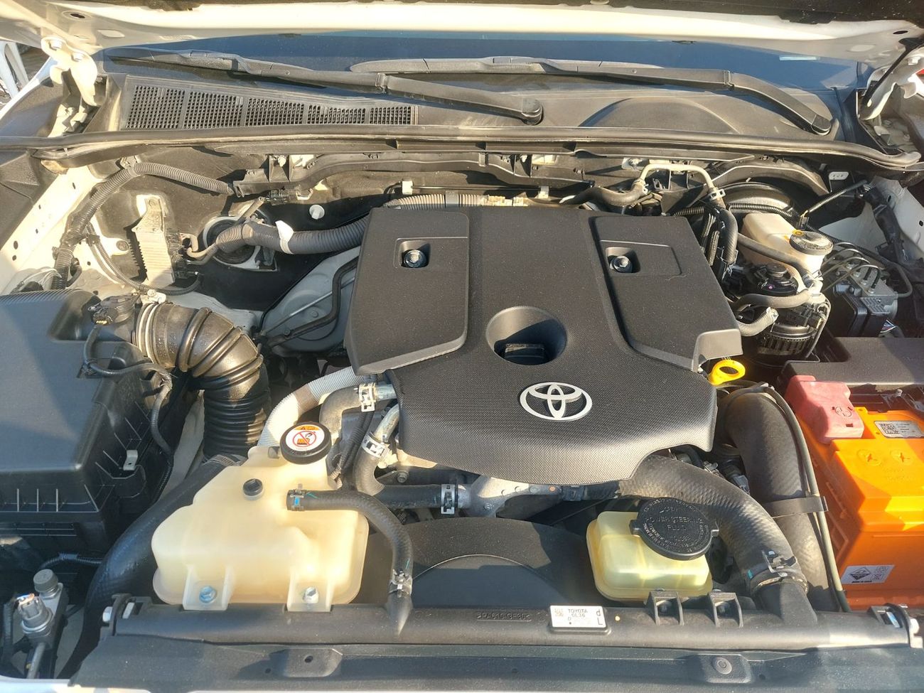 Toyota Hilux DC 2.4L 4WD DIESEL AUTOMATIC TRANSMISSION